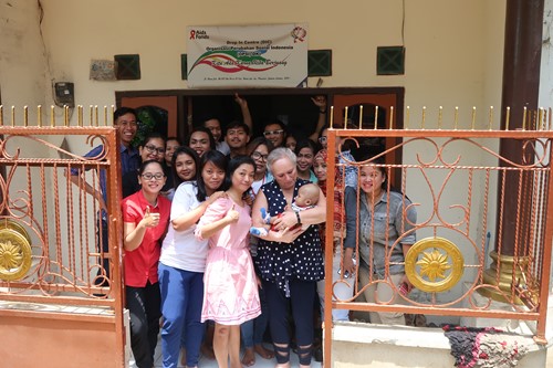 Louise bij OPSI in Indonesië, een partnerorganisatie van Aidsfonds
