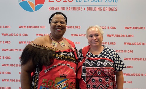 Louise van Deth met de Minister van Volksgezondheid uit eSwatini (voormalig Swaziland)